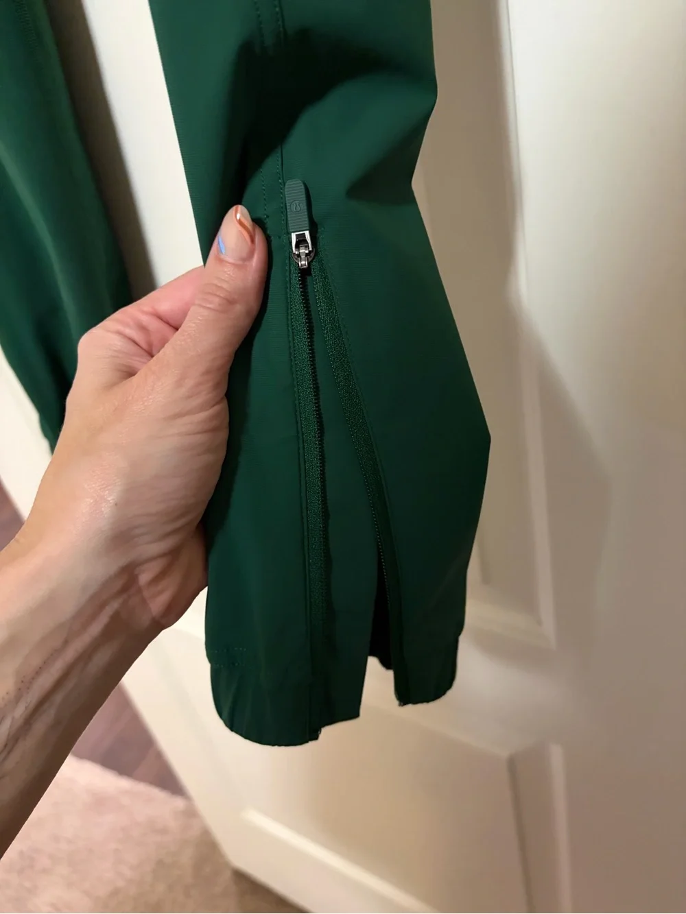 🍋🥝NWOT🍋🍋‍🟩lululemon Emerald Green Tapered Track Pants with Zippers 🍋🥝